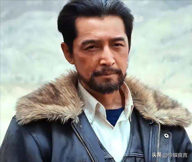 20年前,张冕为护胡歌离世,胡歌许诺赡养其父母,如今他做到了吗_车祸_承诺_强装