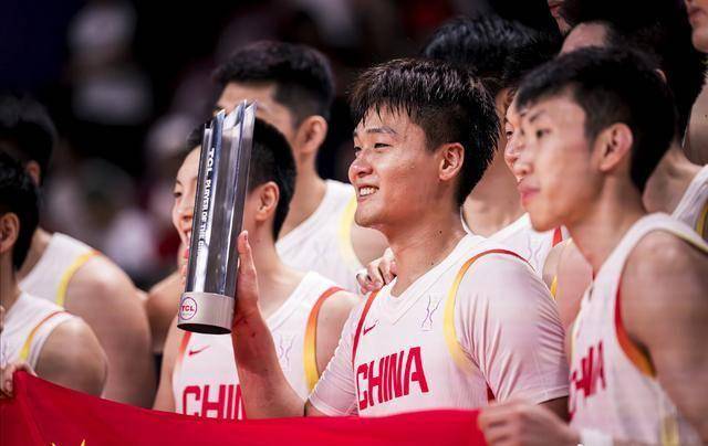 郭士强漏选1人！场均15.2分，仅次于胡金秋，天赋不输贺希宁队友