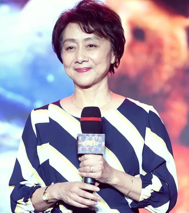 黄梅莹：与儿子划清界限后 开始享受生活 今75岁越来越好