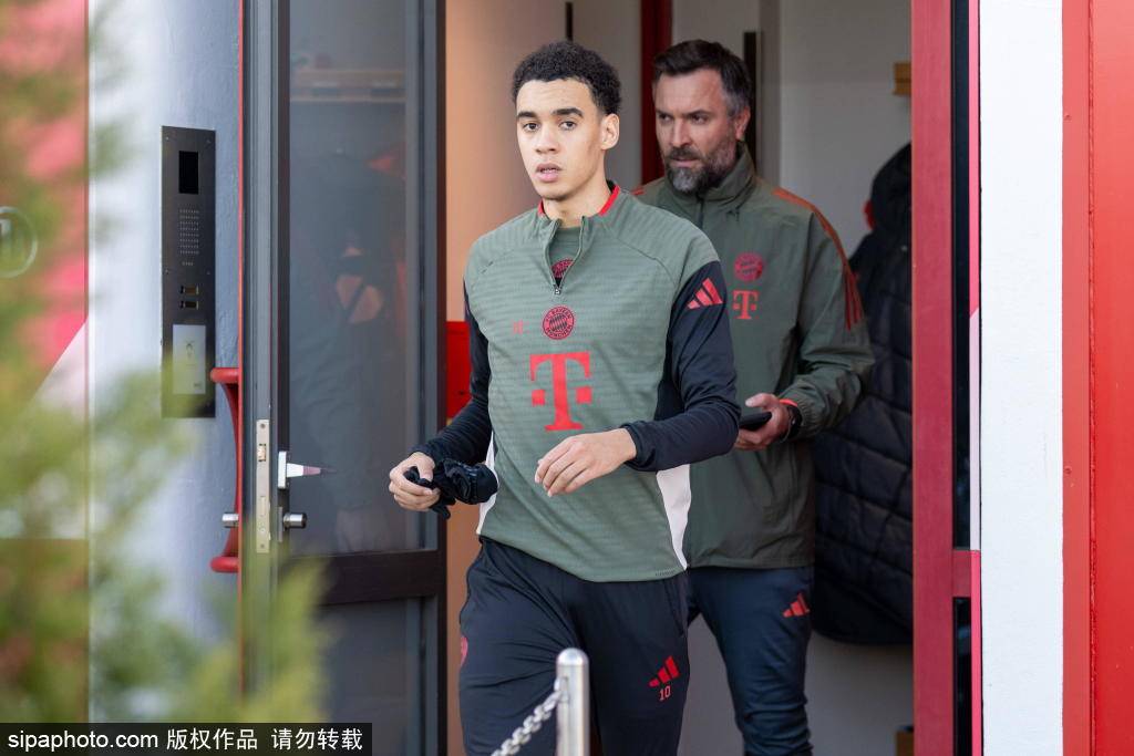 官宣在即！22岁国脚拜合拉木现身蓉城基地，已随队正式开启训练