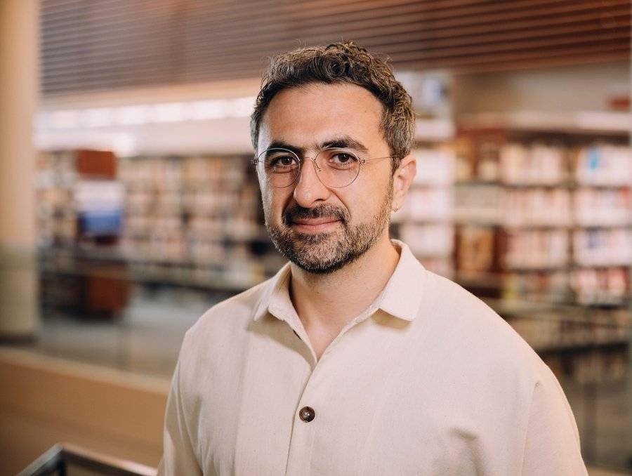 微软AI CEO苏莱曼警告：多数白领工作将在18个月内被AI自动化执行