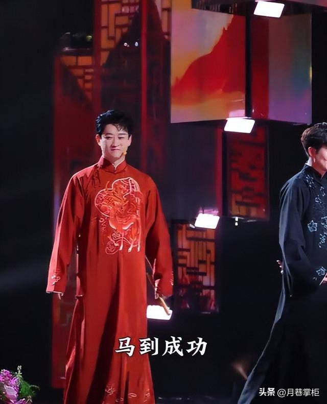 德云社30周年封箱夜，曹云金热度“碾压”郭德纲，恶心的一幕发生