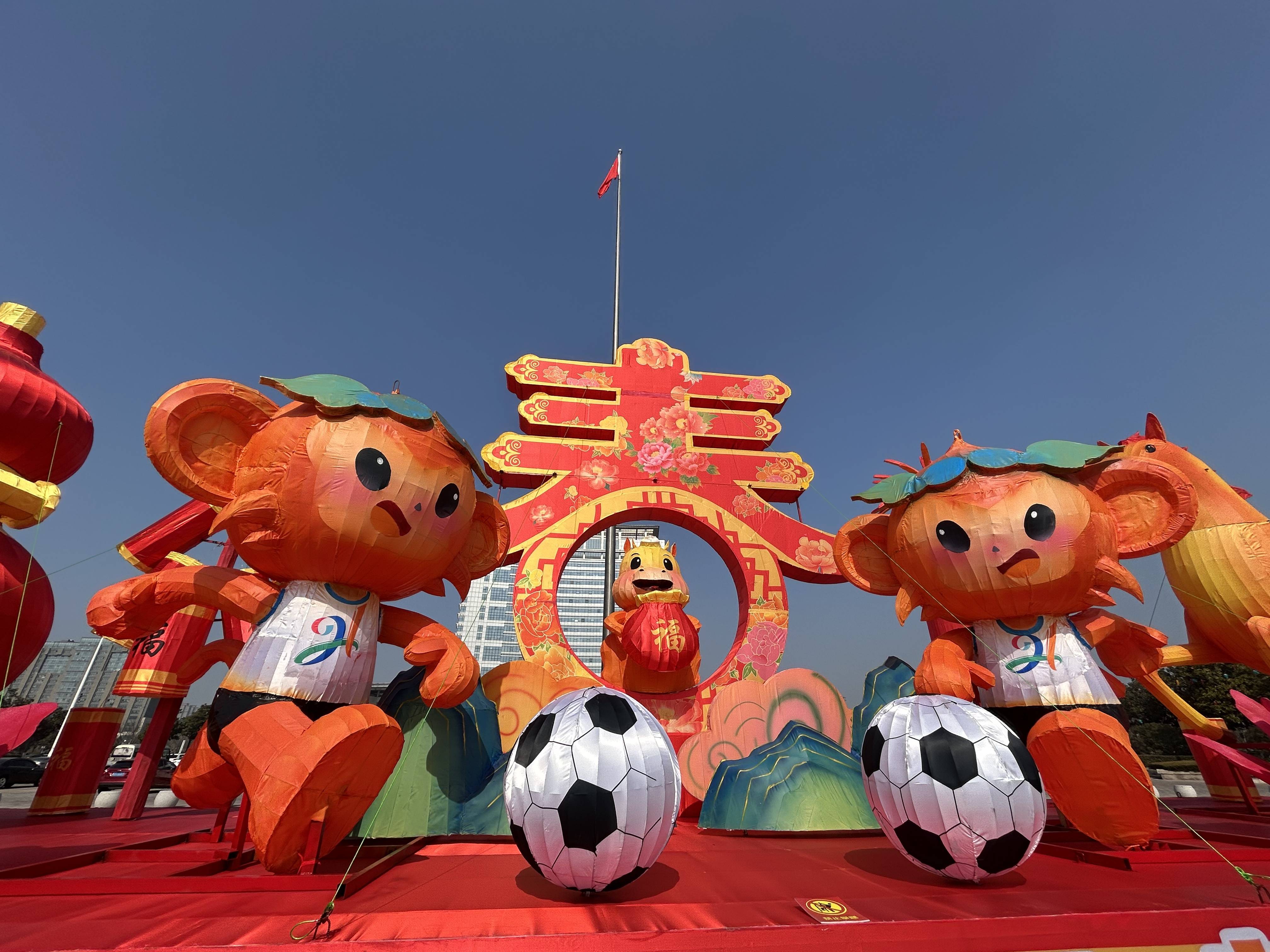 故乡里的中国丨“苏超”这一叫扬叔 - 全网最会整活的苏超球迷  足球圈热梗收割机年这座苏北小城“出圈”的决心