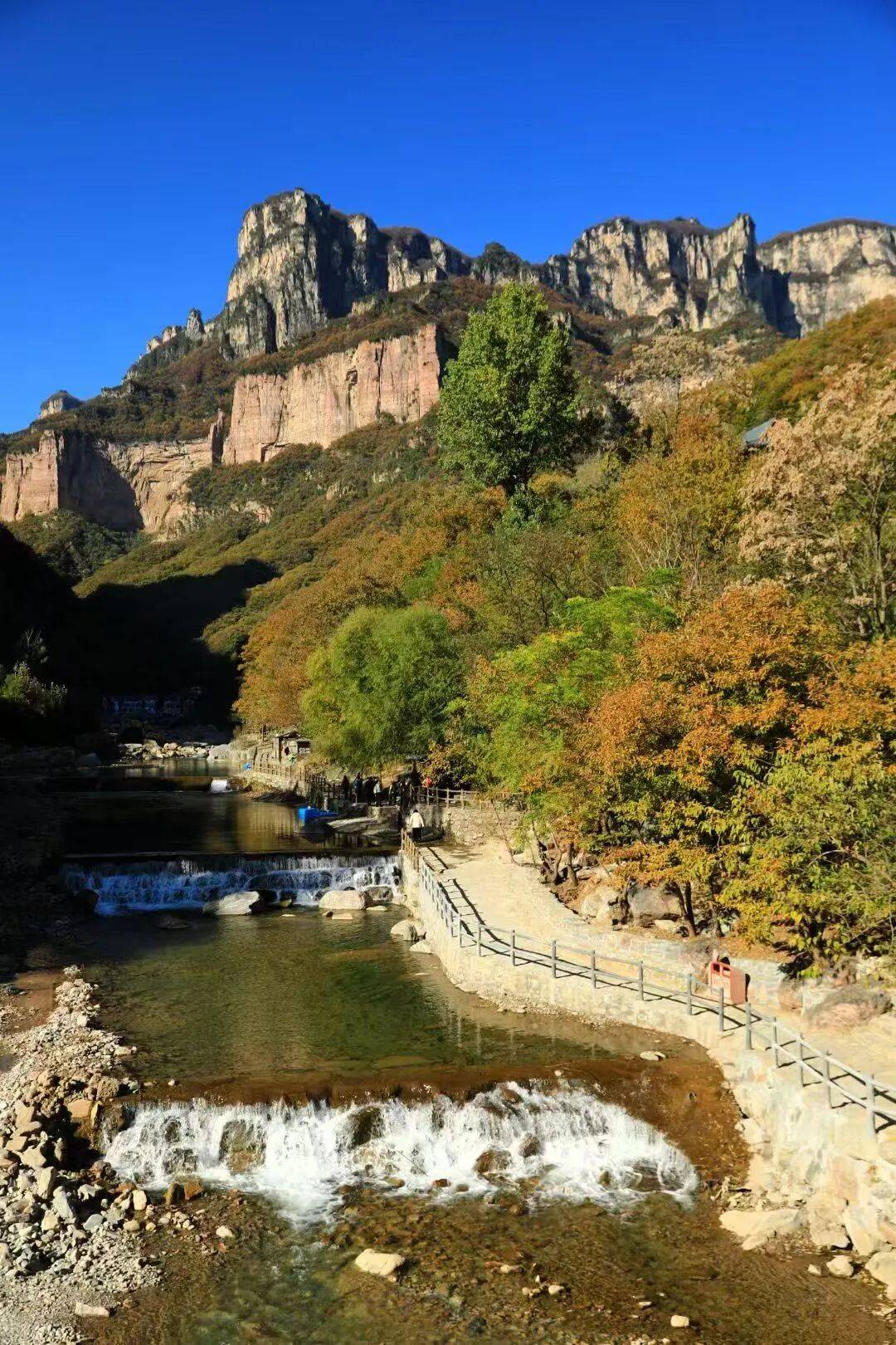 市辉县是南太行的一颗明珠以其壮丽的峡谷风光和丰富的自然资源闻名