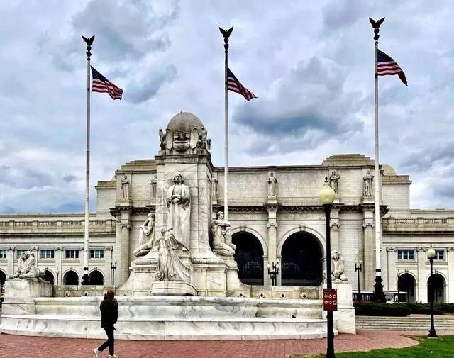 中东战火外溢,关税退税开战:特朗普身陷两个战场