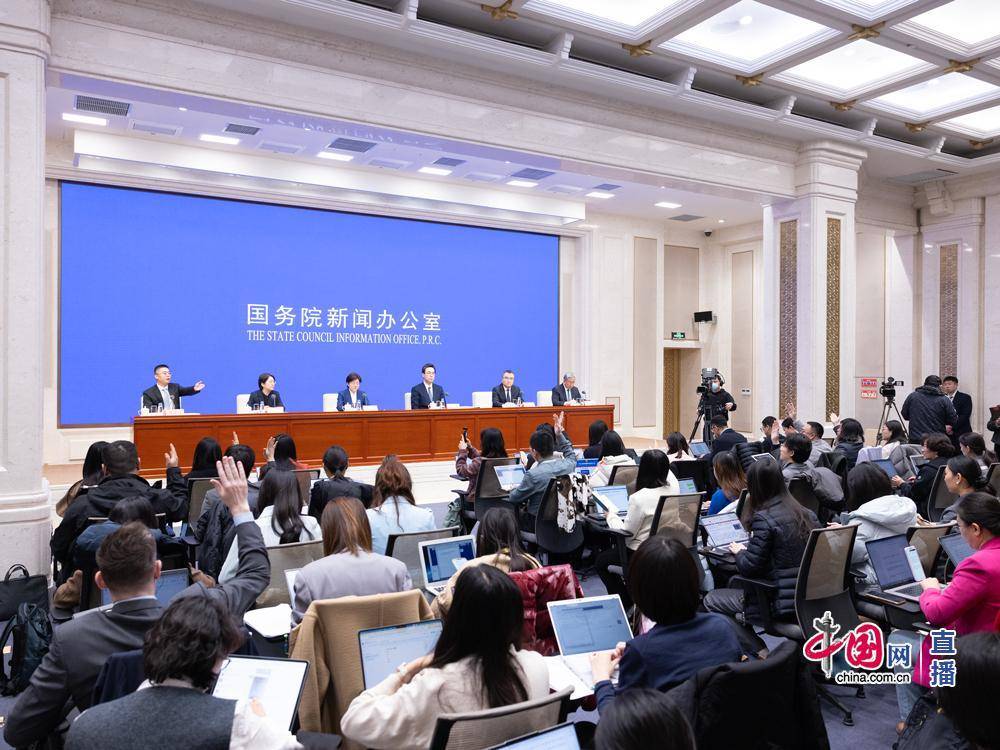 国家发改委：将推动电信、互联网、教育、医疗等领域有序扩大开放