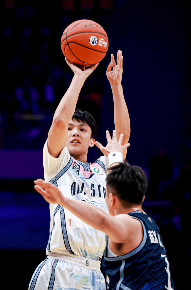 CBA全明星赛：南区明星队获胜，徐杰荣膺MVP