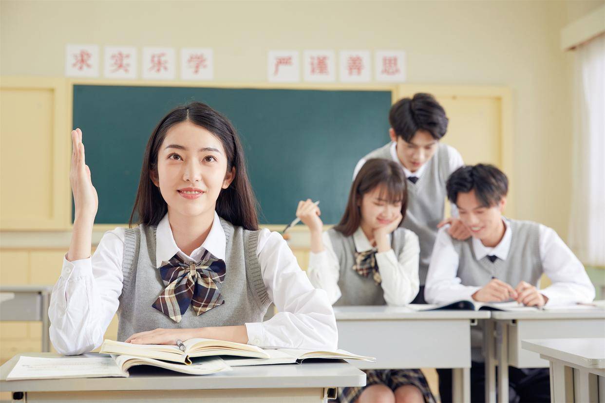 梨花声音陷诱导消费漩涡：有人花6万学配音，接