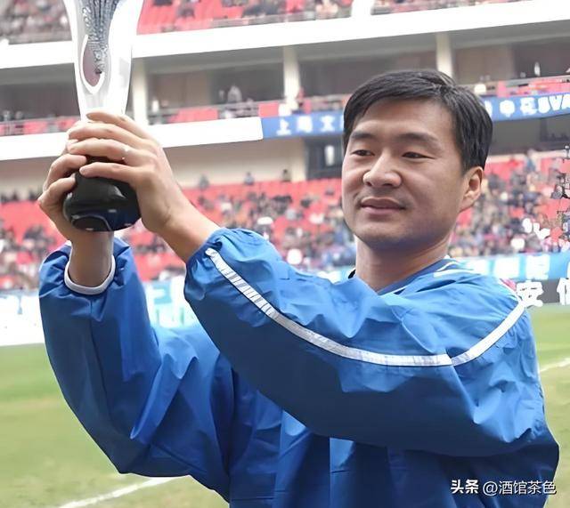 曾是申花队长，退役后深耕青训，培养出多位国脚，如今成青训专家