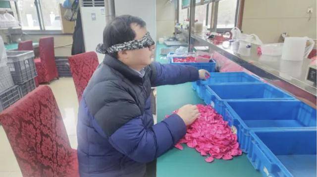 接到网友提出的诉求，常州市市长去机场“换位跑”