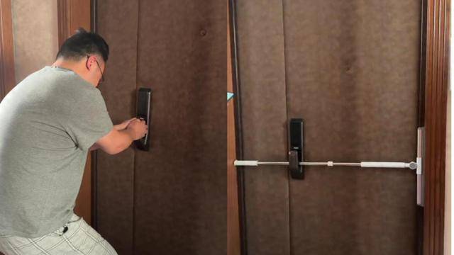 举报路虎别车男子称遭说情电话狂轰乱炸 警方：已刑事立案