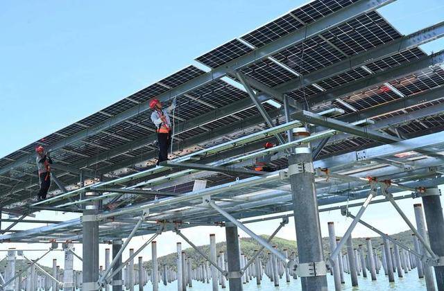 原创             200亿！马斯克这波操作，把中国光伏从“内卷”拉向了“外挂”！