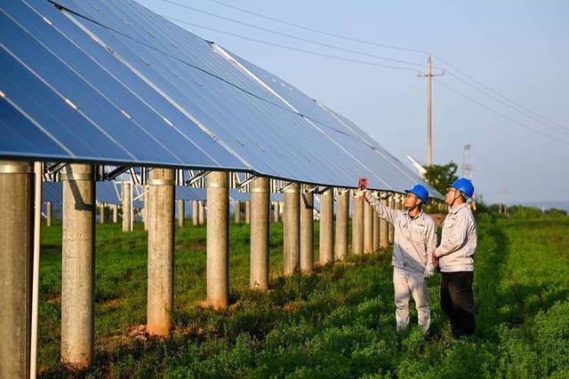 原创             200亿！马斯克这波操作，把中国光伏从“内卷”拉向了“外挂”！