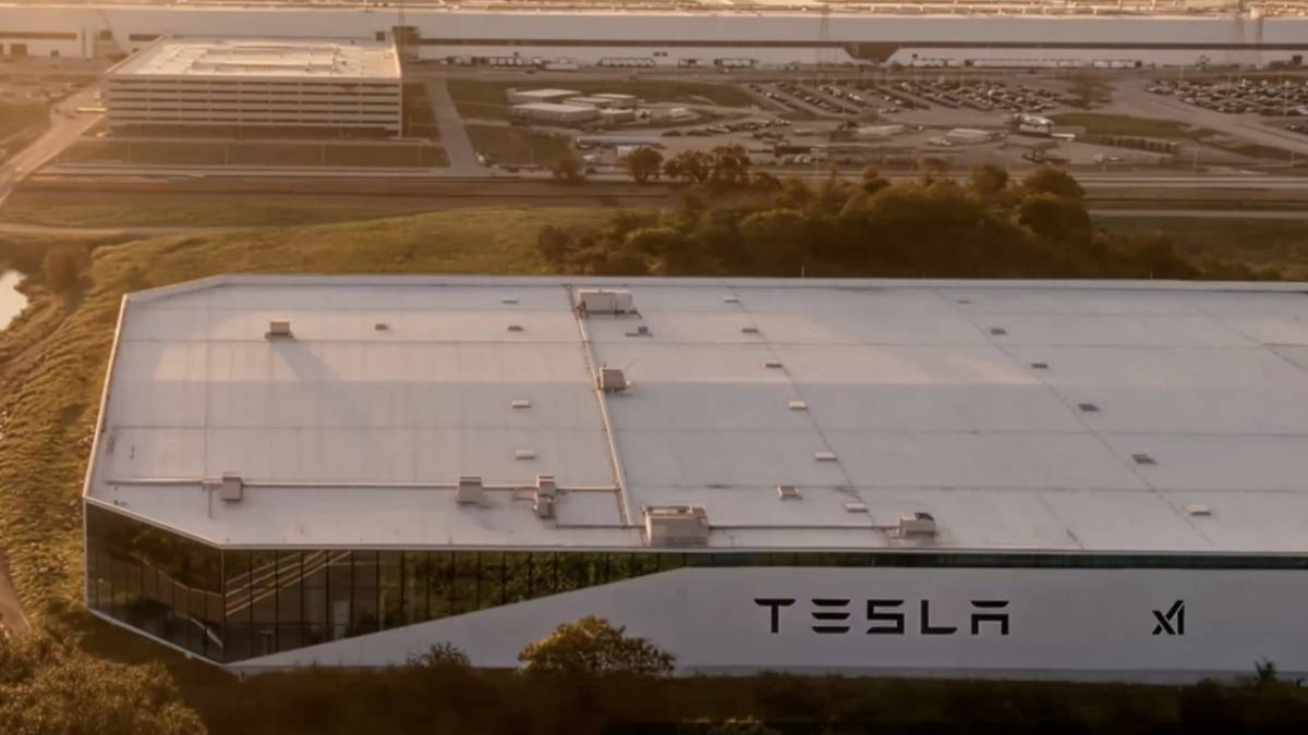 迈向银河文明的又一步？马斯克要自己造芯片了