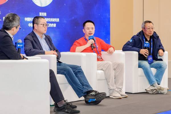 周鸿祎对话刘慈欣:人类不发展AI将导致文明停滞