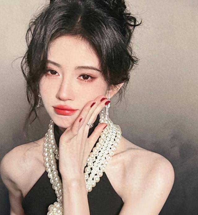 一天3大瓜！带着女儿偷腥、偷税漏税、滞留迪拜件件荒唐可笑