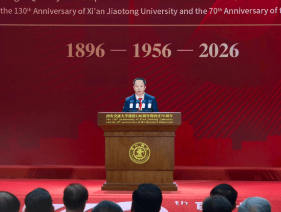 周鸿祎西安交大校庆对话青年学子：AI时代如何重塑核心竞争力