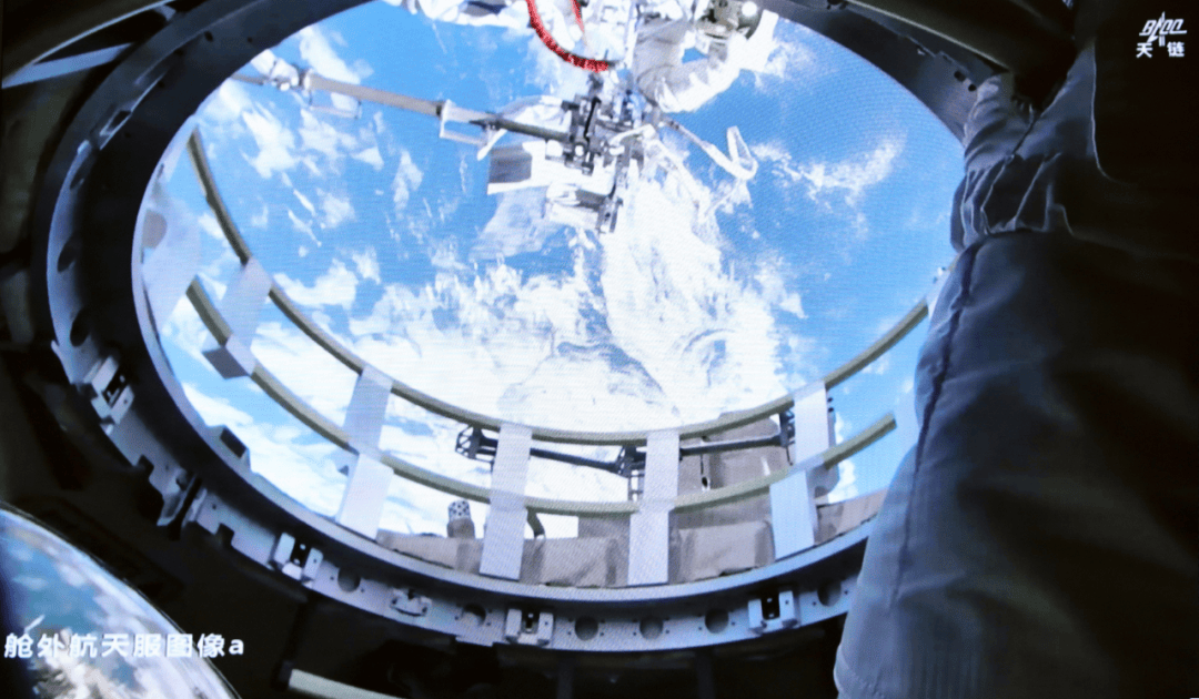 神舟二十一号航天员乘组圆满完成第三次出舱活动-华闻时空