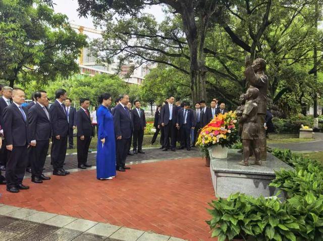 图片[3]-苏林访华深度体验高铁，“半个政治局”都来了 -华闻时空