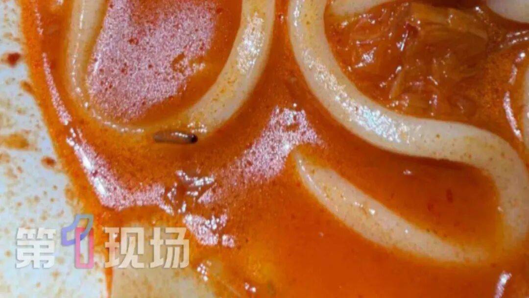 消费者在深圳山姆购乌冬面吃出蛆虫 厂家回