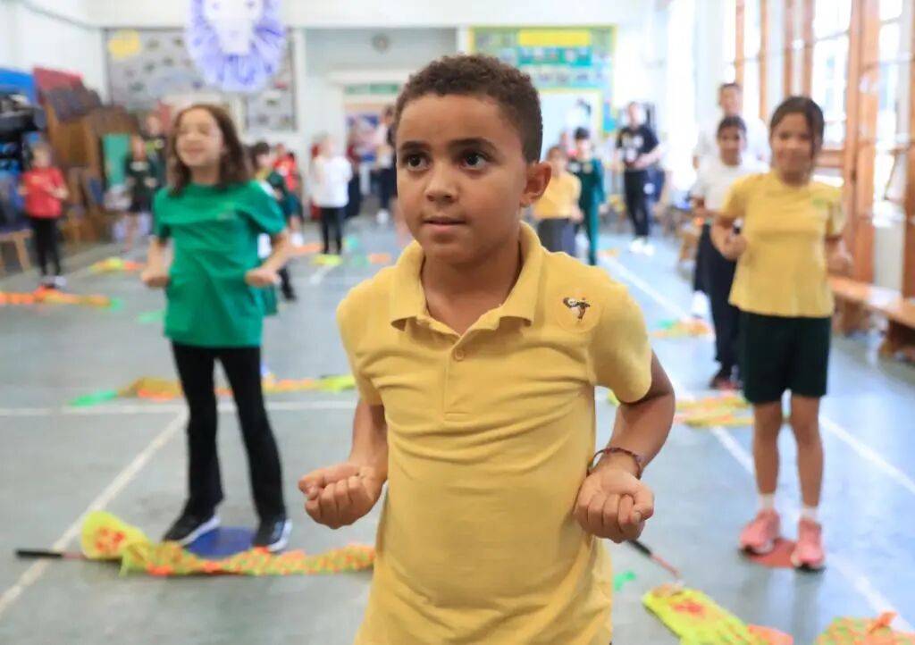 英国通过法案：2008年后出生者，终身禁止买烟 -华闻时空