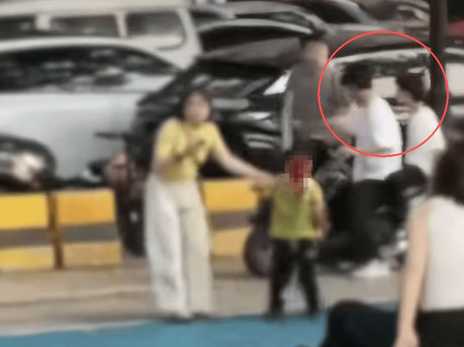 揪心！东莞5岁男童公园捡树叶，被14岁少年骑改装电动车撞倒，头骨骨折