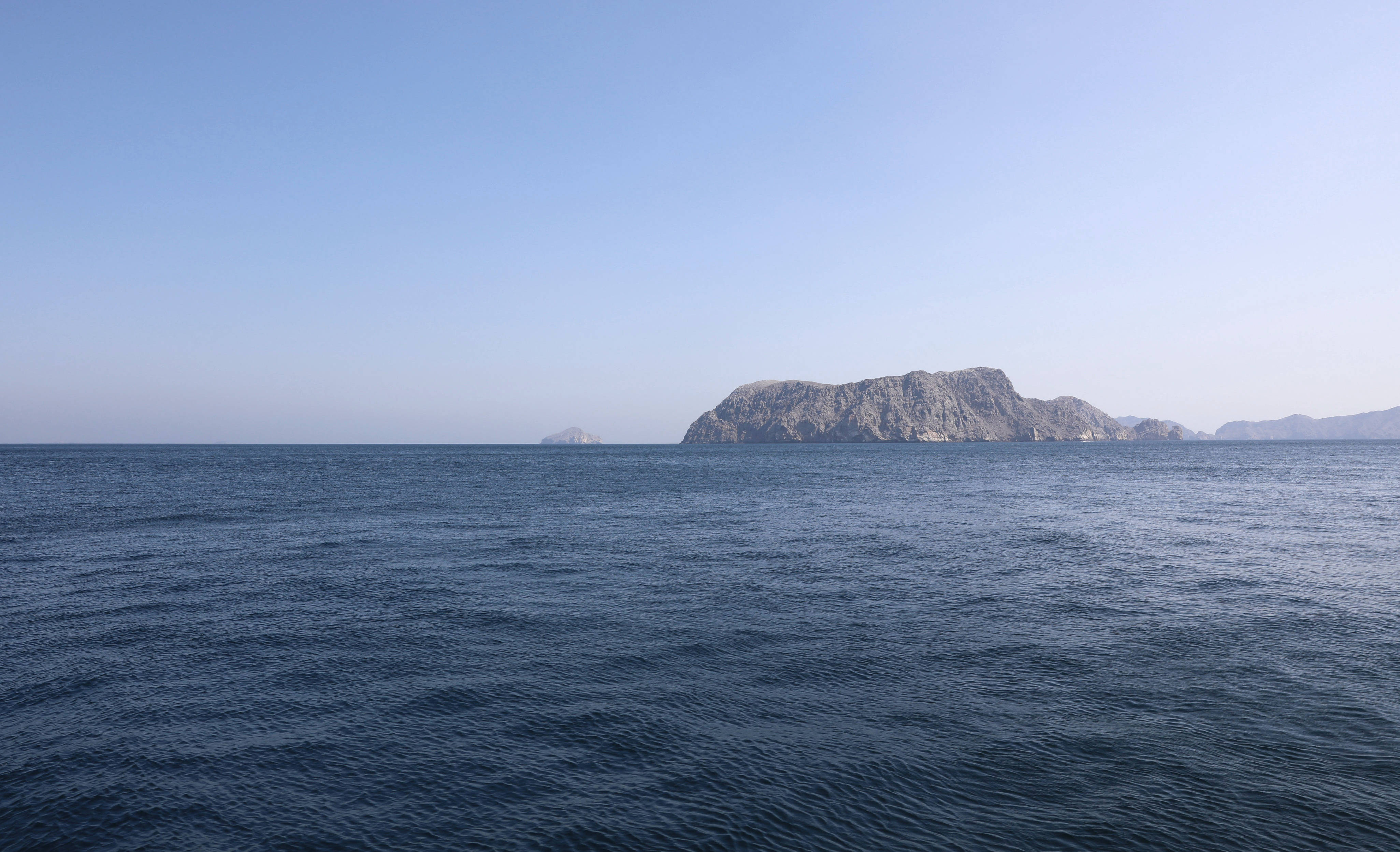 阿联酋油企通知客户下月在霍尔木兹海峡外提货 -华闻时空