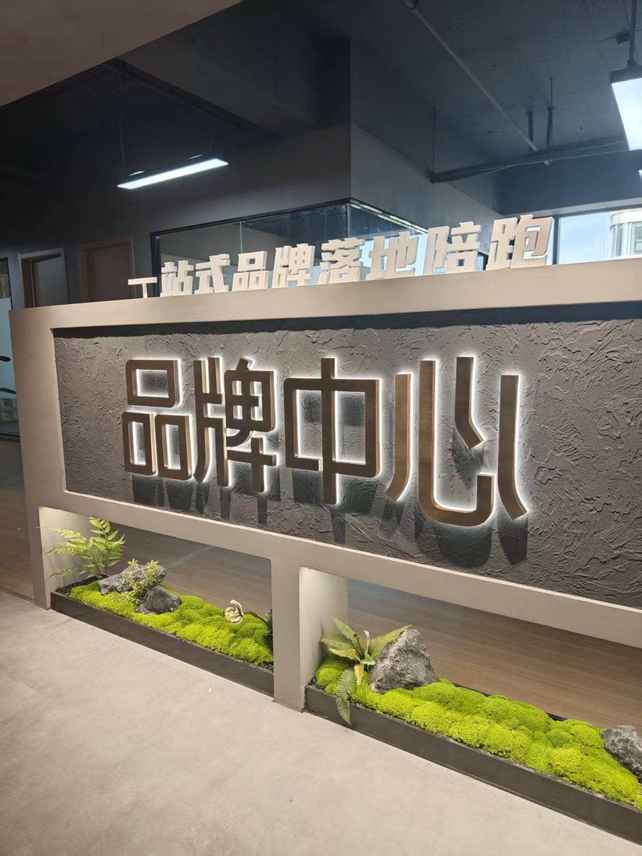 宁波交通标识标牌技术演进指南从城市动脉到商业空间的智能升级实践