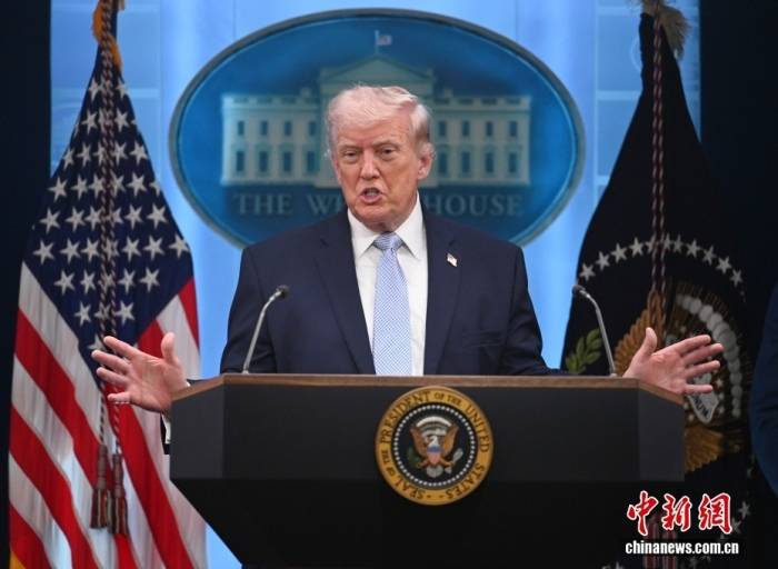 特朗普称美国有可能重启对伊朗空袭 -华闻时空
