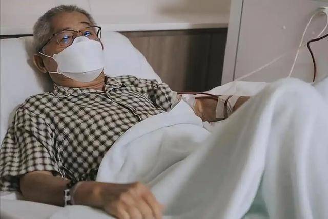 番茄是肺癌的“隐藏凶手”？医生告诫：想肺部健康，少碰这5物！
