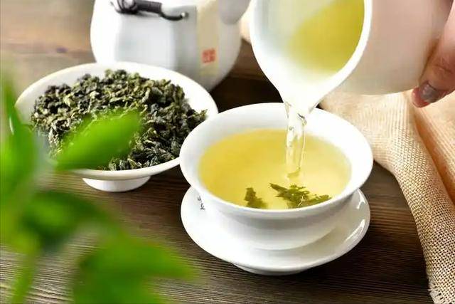 原创            医生告诫：高血压患者若常喝茶叶水，不用多长时间，或有4个变化