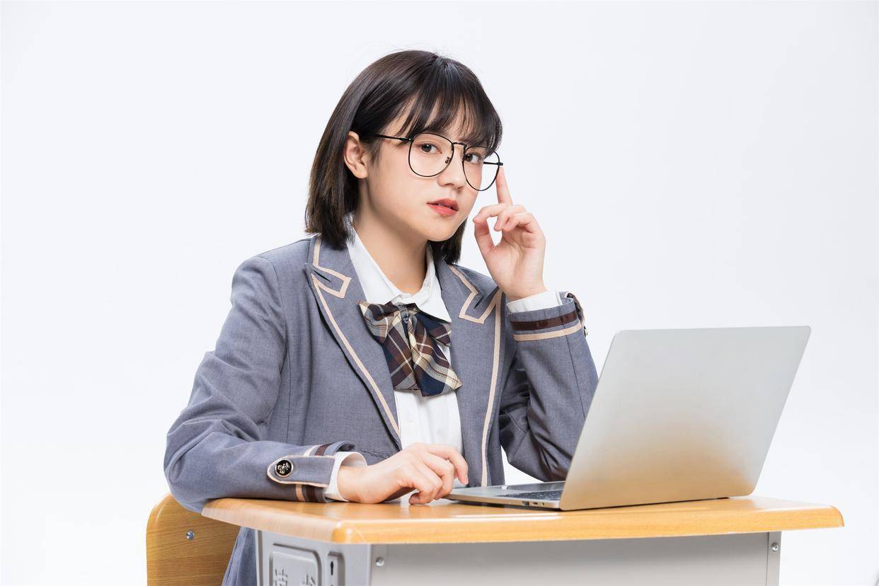 男子称爷爷曾向天津美院捐赠40件名家书画 如