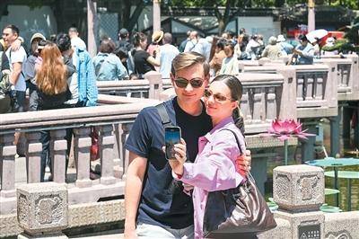 “中国人的假期很有活力”——“五一”假期“中国游”观察 -华闻时空