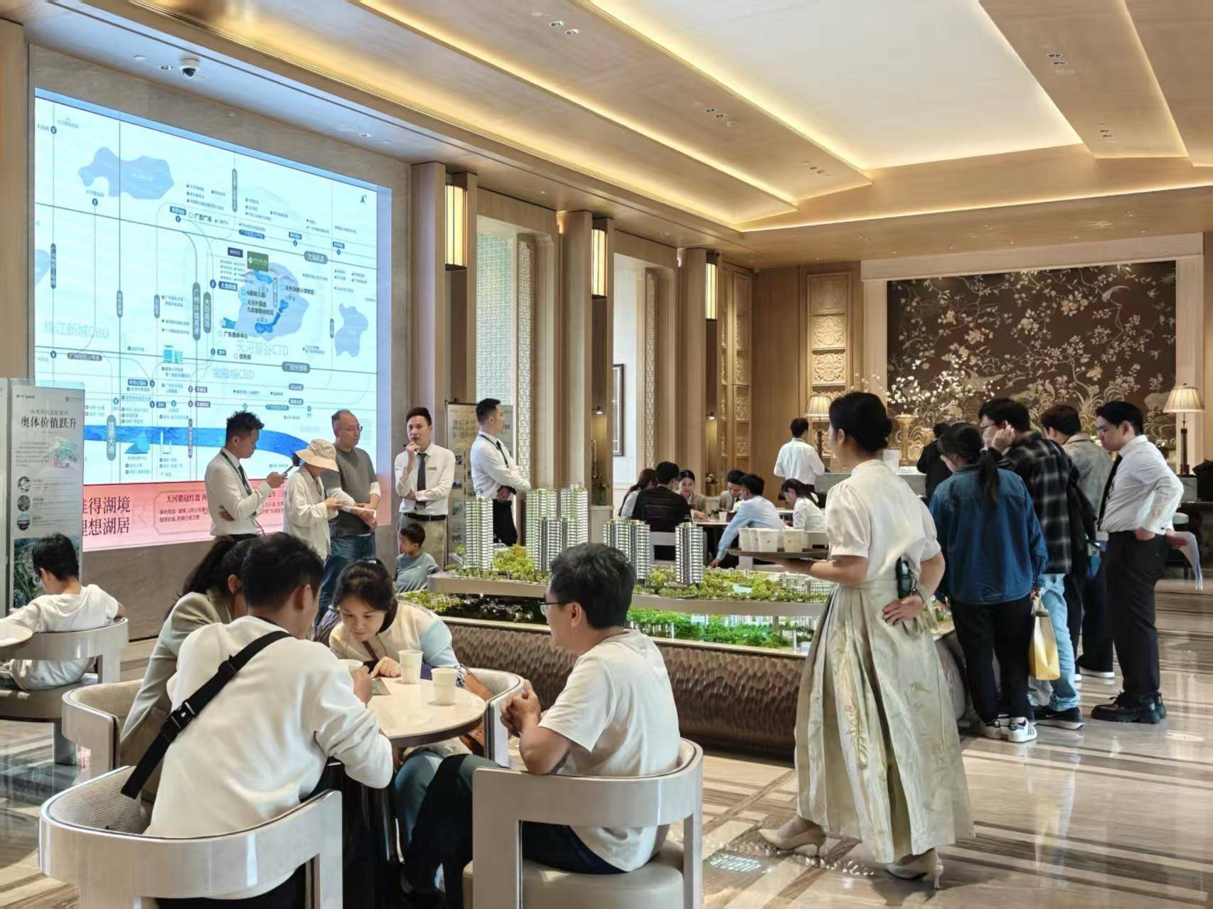 新政下的广州五一楼市：有楼盘到访增三倍，有人连扫两套豪宅