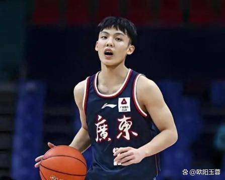 广东生死战今夜来袭，徐杰负伤带骨水肿，杜锋亮出最后底牌才能赢