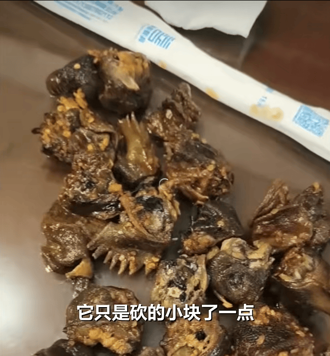 云南墨江回应“一盘黄焖鸡吃出24块鸡头”：商家已退款，市监局已介入将发布情况通报
