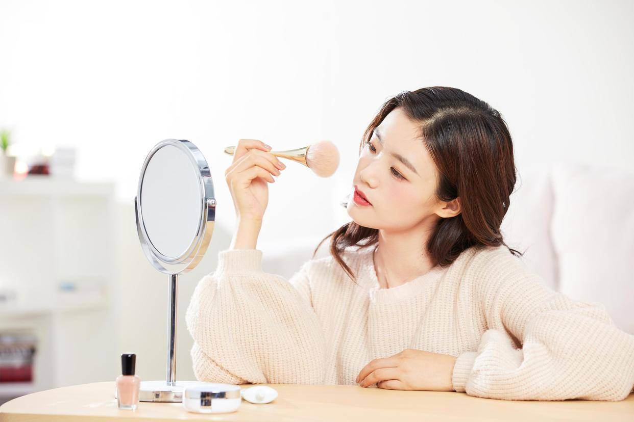 原创            让男人着迷的女人，往往都有这个共同点，从不死缠烂打