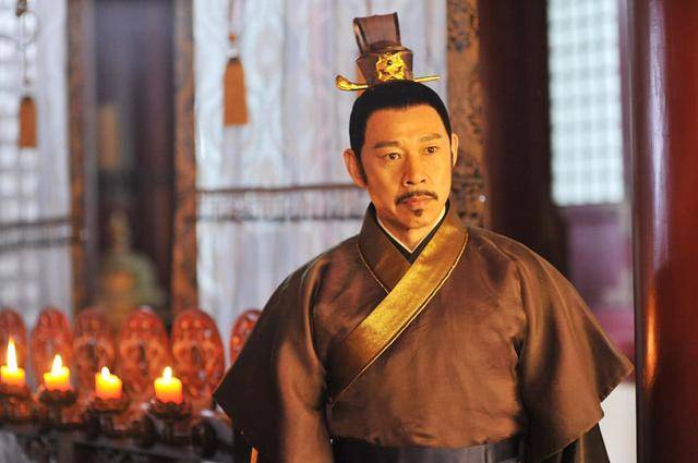 李世民喝酒后吐血数升，李渊知道后对李世民说：你还是去洛阳吧