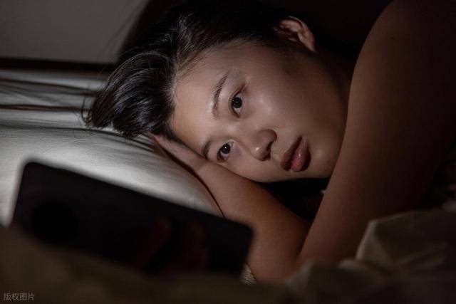 明明很困却睡不着?不是压力大那么简单,这些原因看完秒懂_睡眠_影响_身体