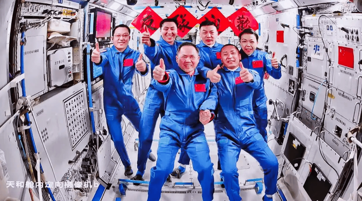 神舟二十三号航天员乘组顺利进驻“天宫” 中国航天员完成第8次“太空会师”
