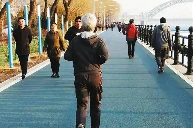 原创            跑步可能影响寿命！医生再三强调：年纪大了，跑步牢记“4不要”