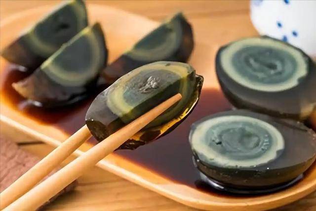 原创            皮蛋再次成为关注对象！研究发现：高血脂吃皮蛋，身体或有5改变