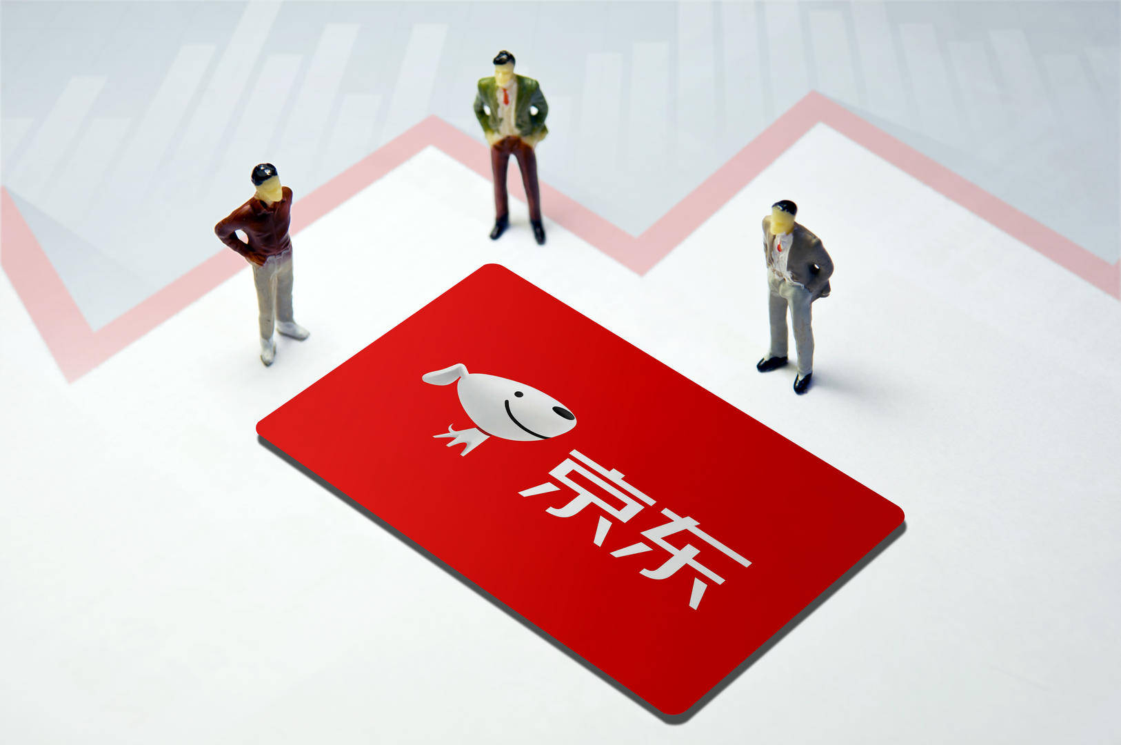 刘强东内部讲话：京东启动“涅槃项目”，把新技术对蓝领及其家庭的冲击降到最低
