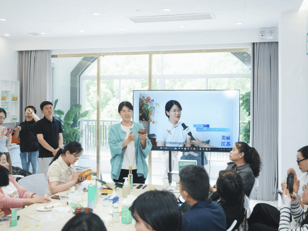 百工百匠守艺人丨强燕群:守原矿本真铸壶魂 以匠心传承续紫砂文脉