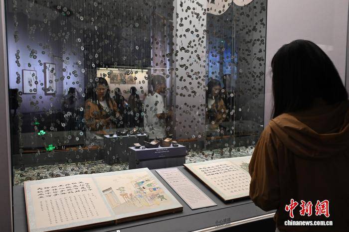 中国国家博物馆里“说聊斋” 蒲松龄手稿真迹展出