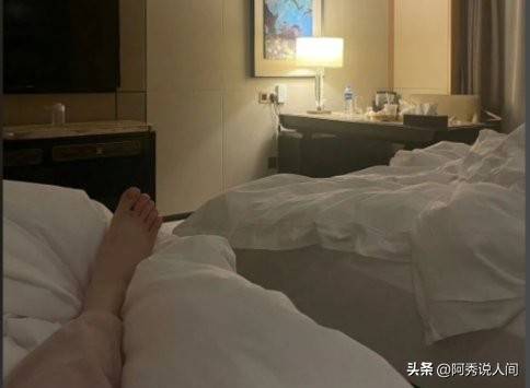 女子称脱衣时酒店房门突然打开