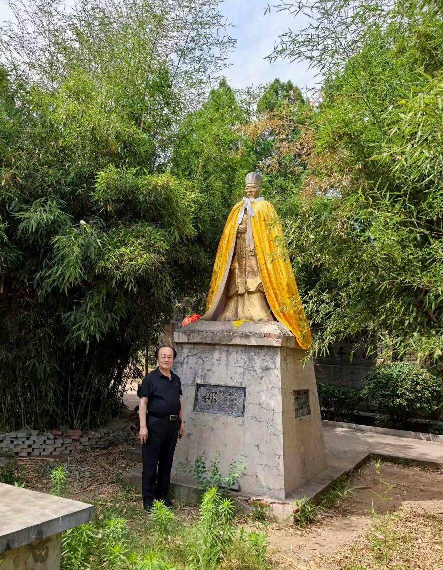 杨培国老师赴伊川紫荆山拜祭邵雍先贤