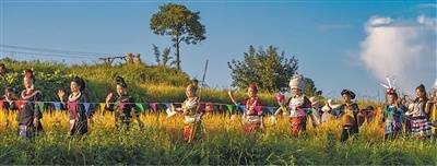 贵州“村T”：秀的不是衣裳，是爱（艺近人和）