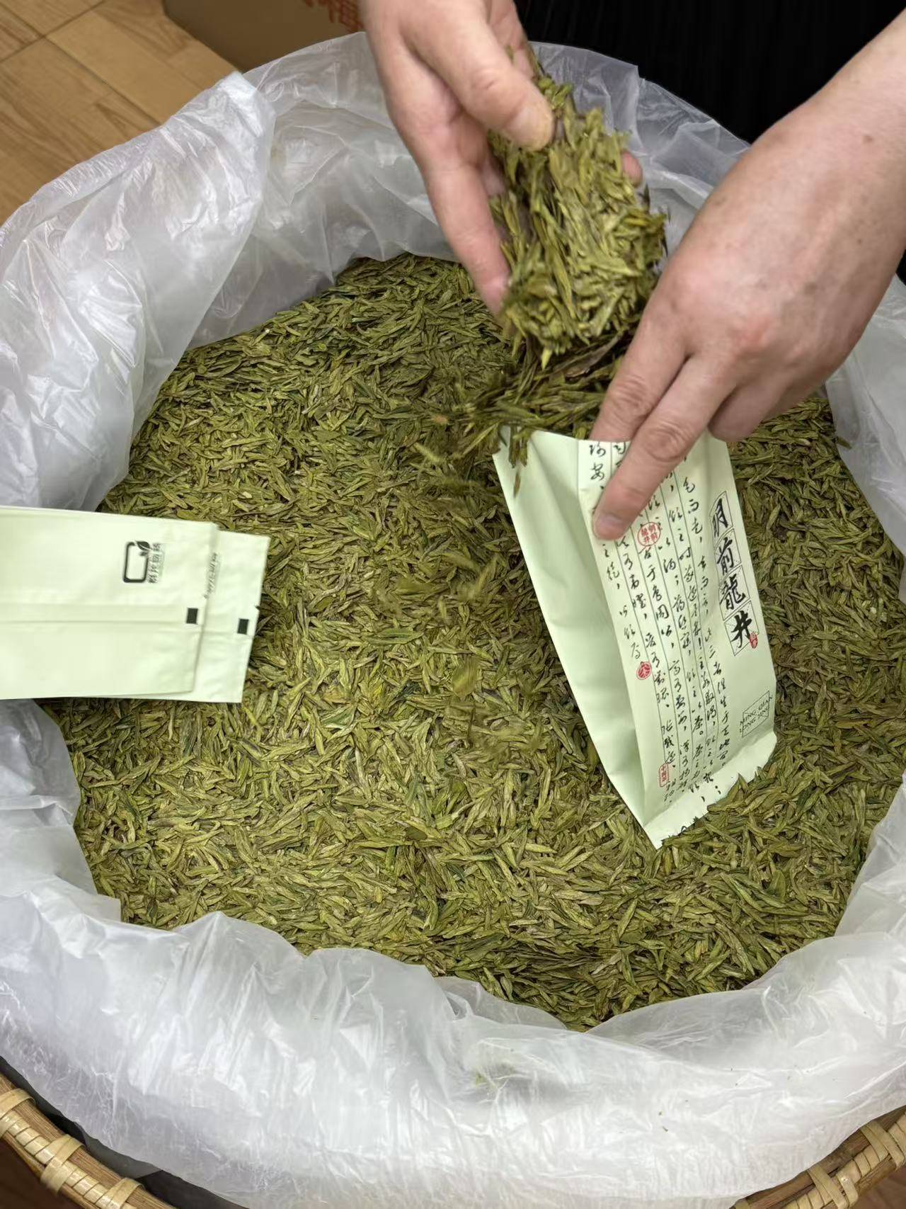 附近茶叶门店的茶香浓郁吗？