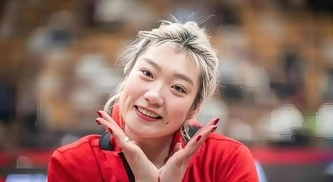 中国女篮传来3大好消息：李梦正式签约 韩旭破纪录 李月汝立功